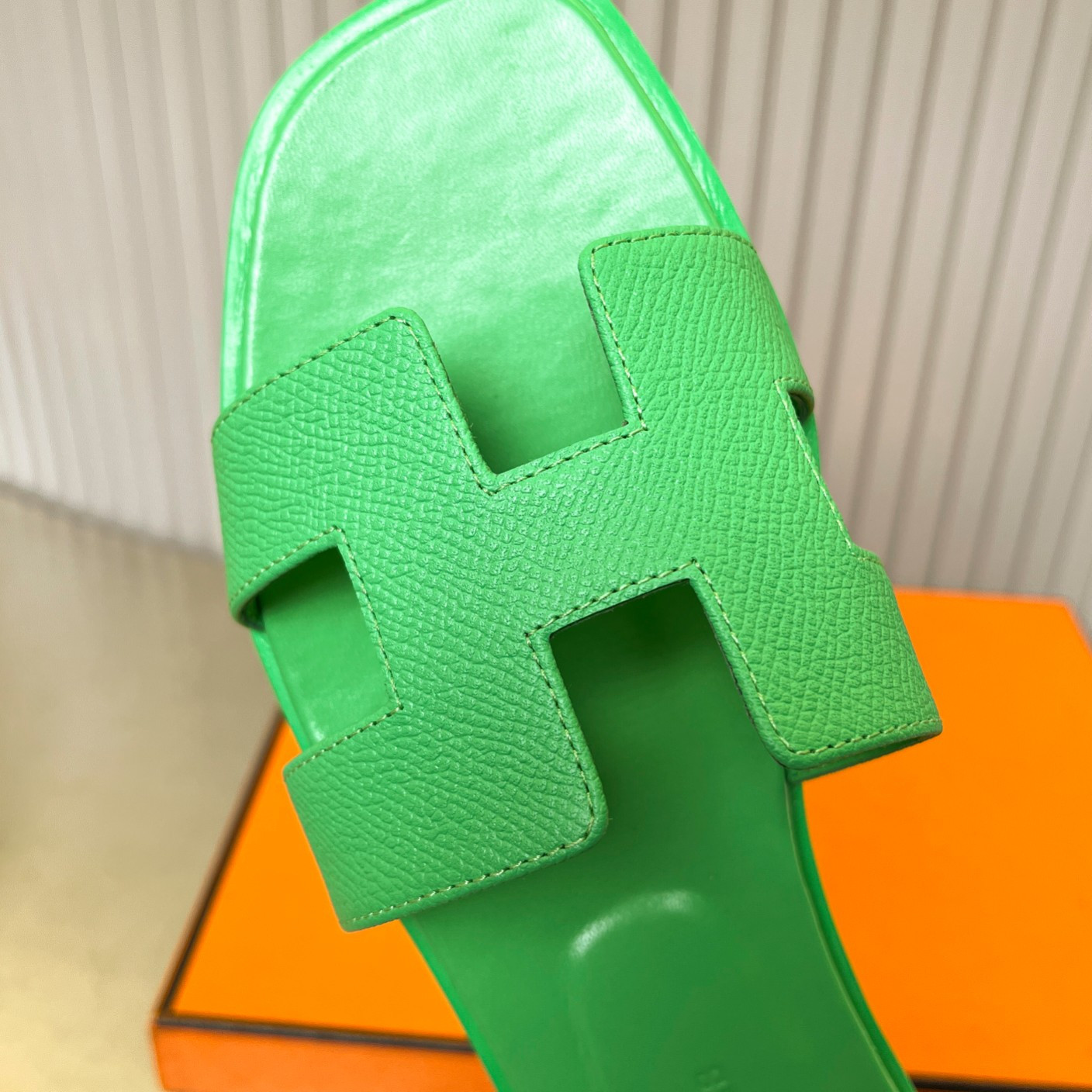ua H**mes oran sandal