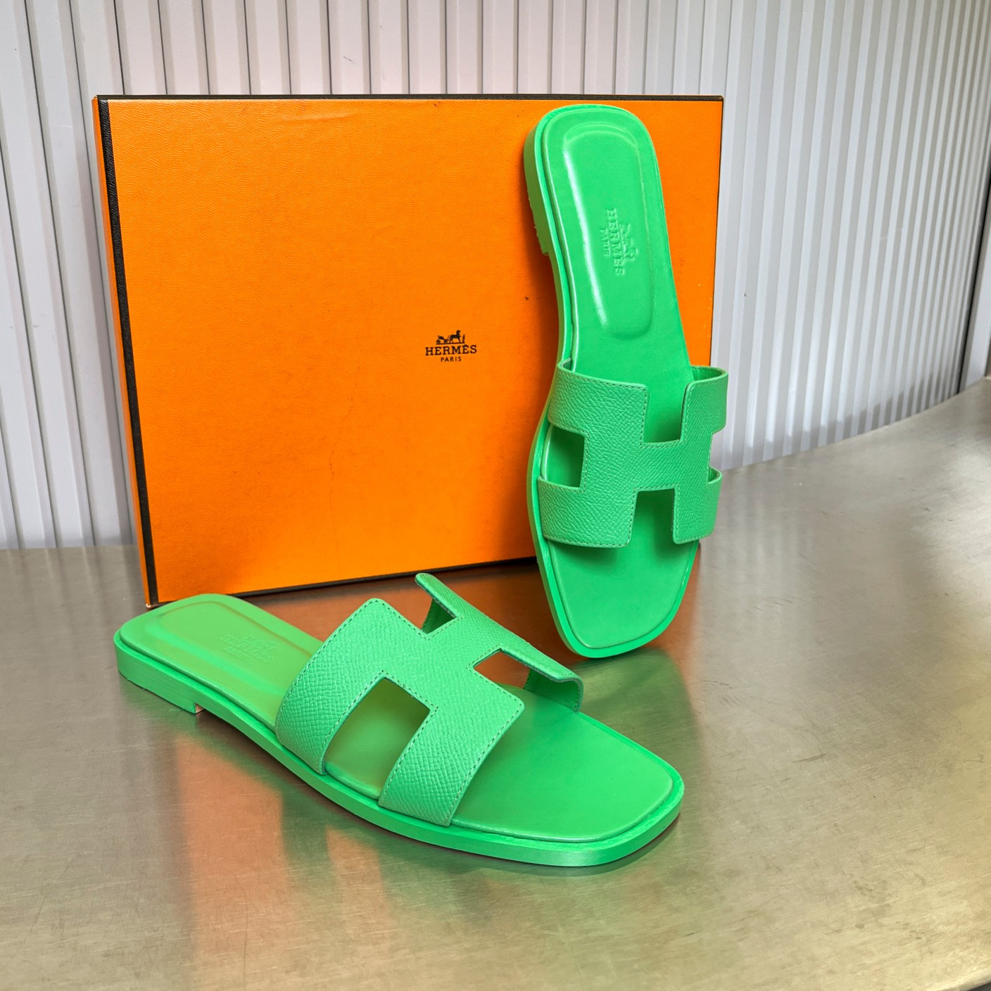 ua H**mes oran sandal