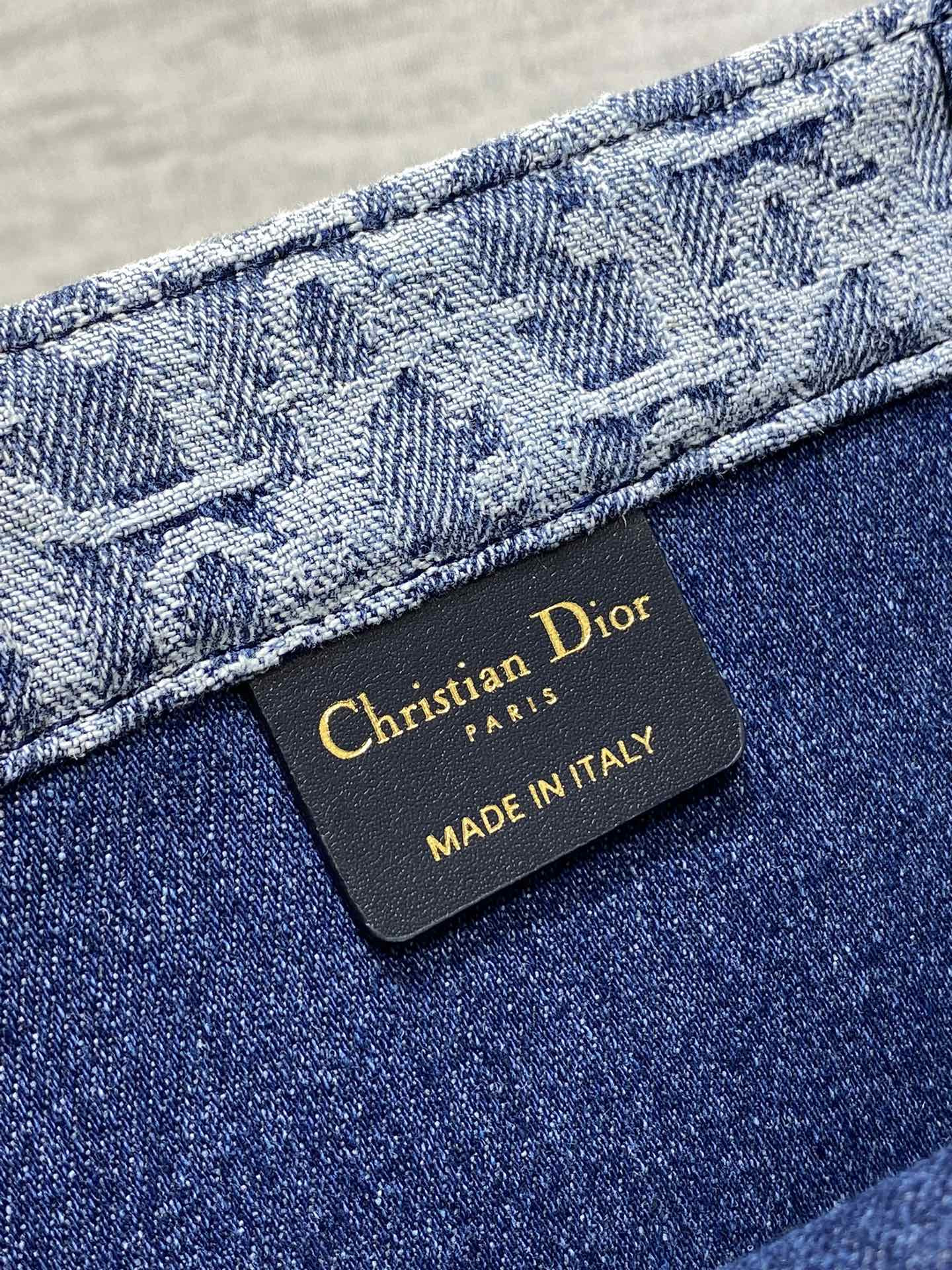 large d*or book tote blue De*1m d*or oblique jacquard  42 x 35 x 18.5 cm