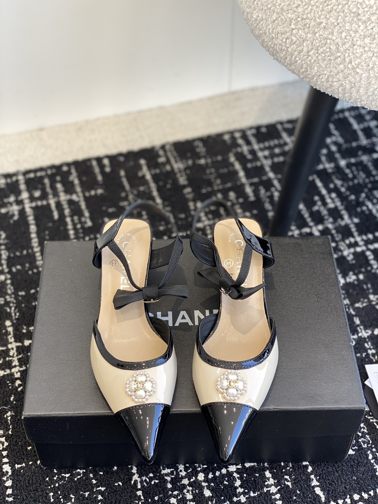 ua Ch*el slingbacks