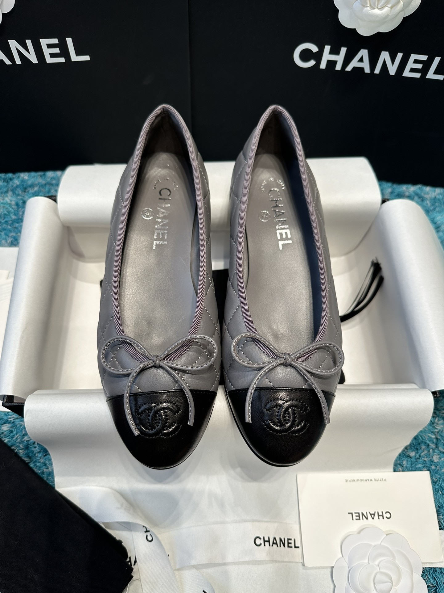 ua Ch*el ballet flats