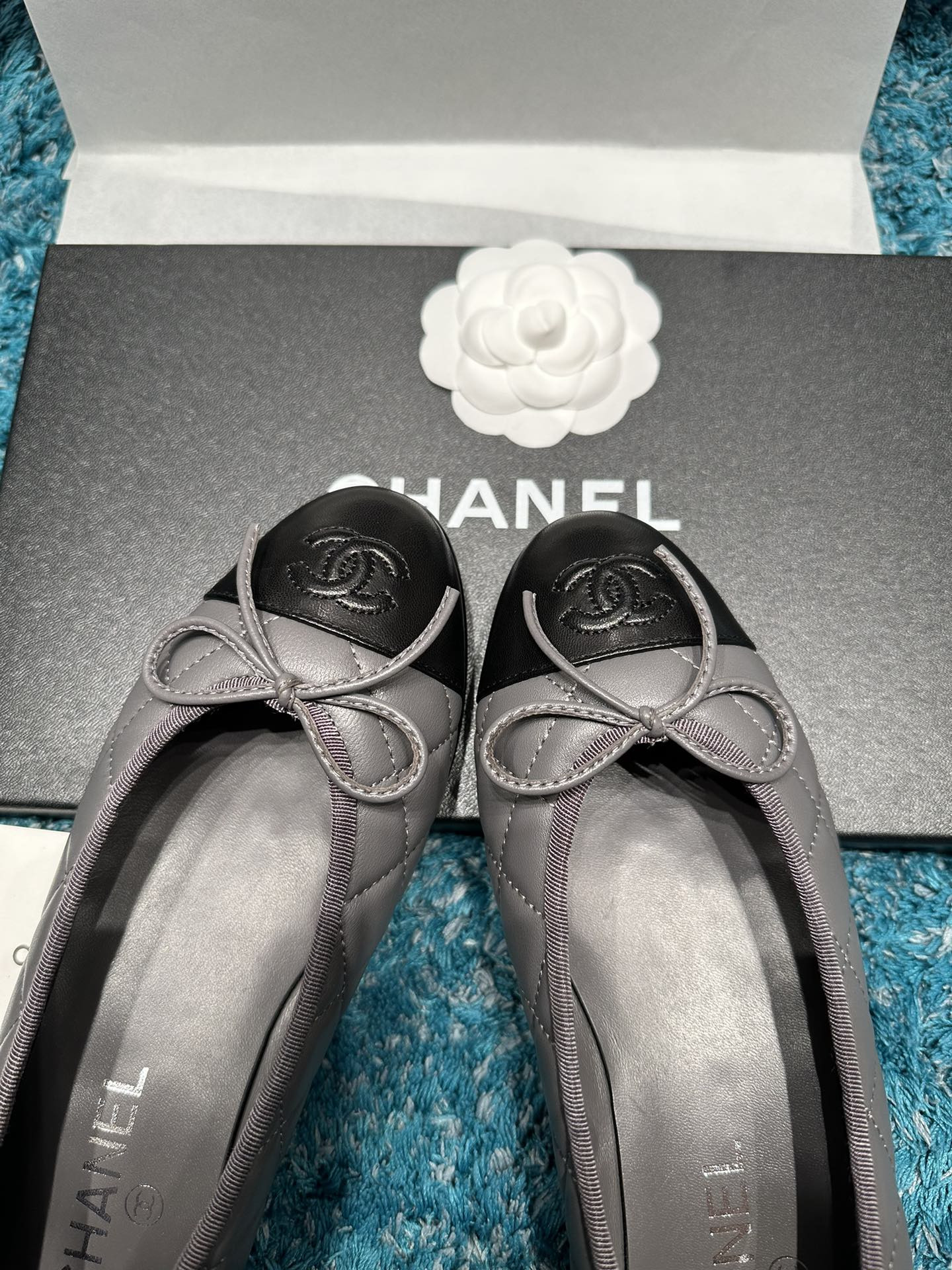 ua Ch*el ballet flats