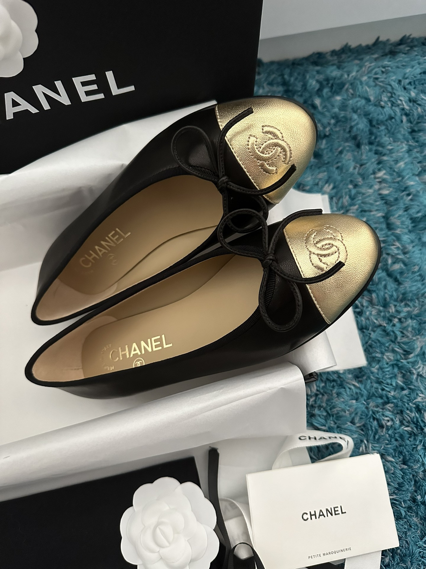 ua Ch*el ballet flats