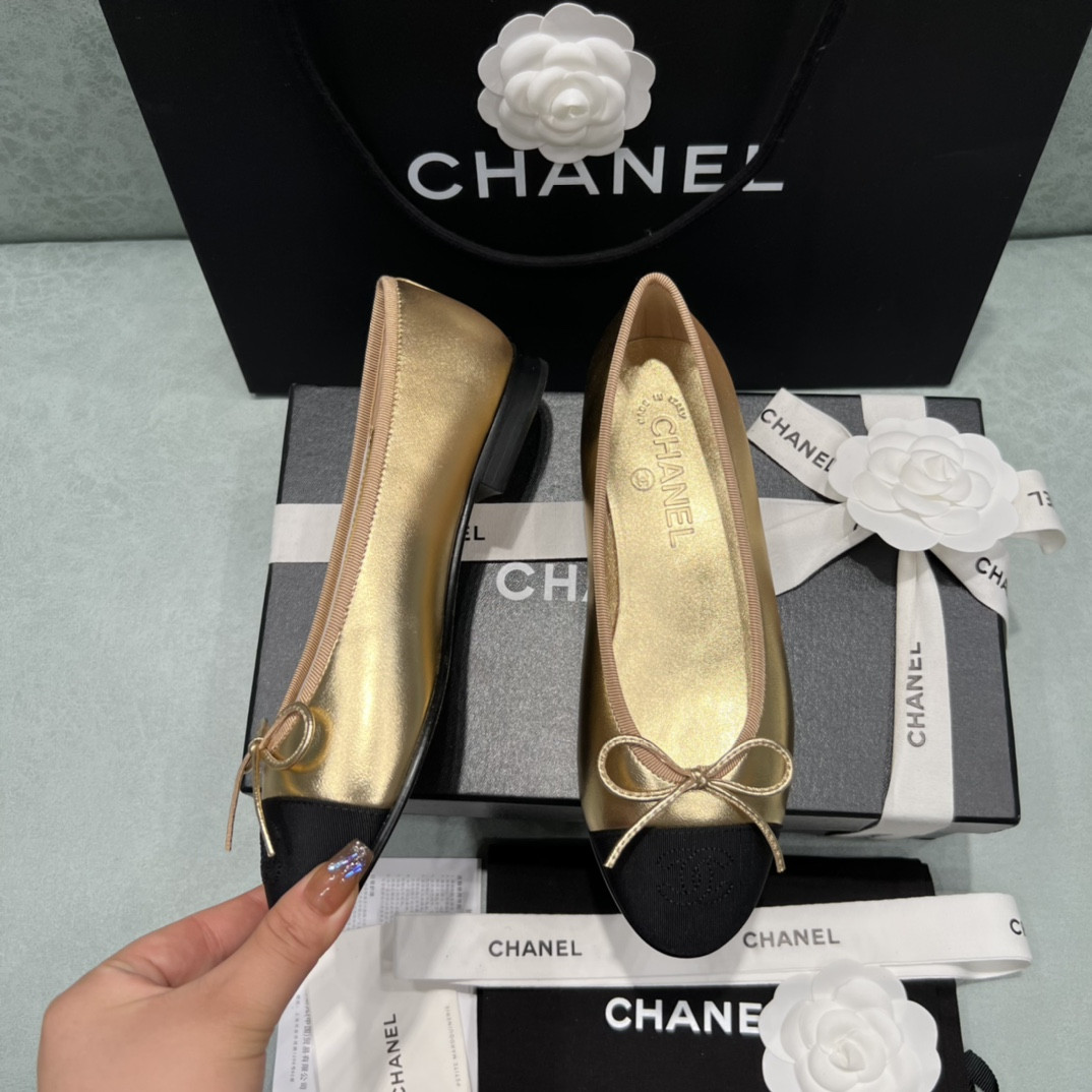 ua Ch*el ballet flats