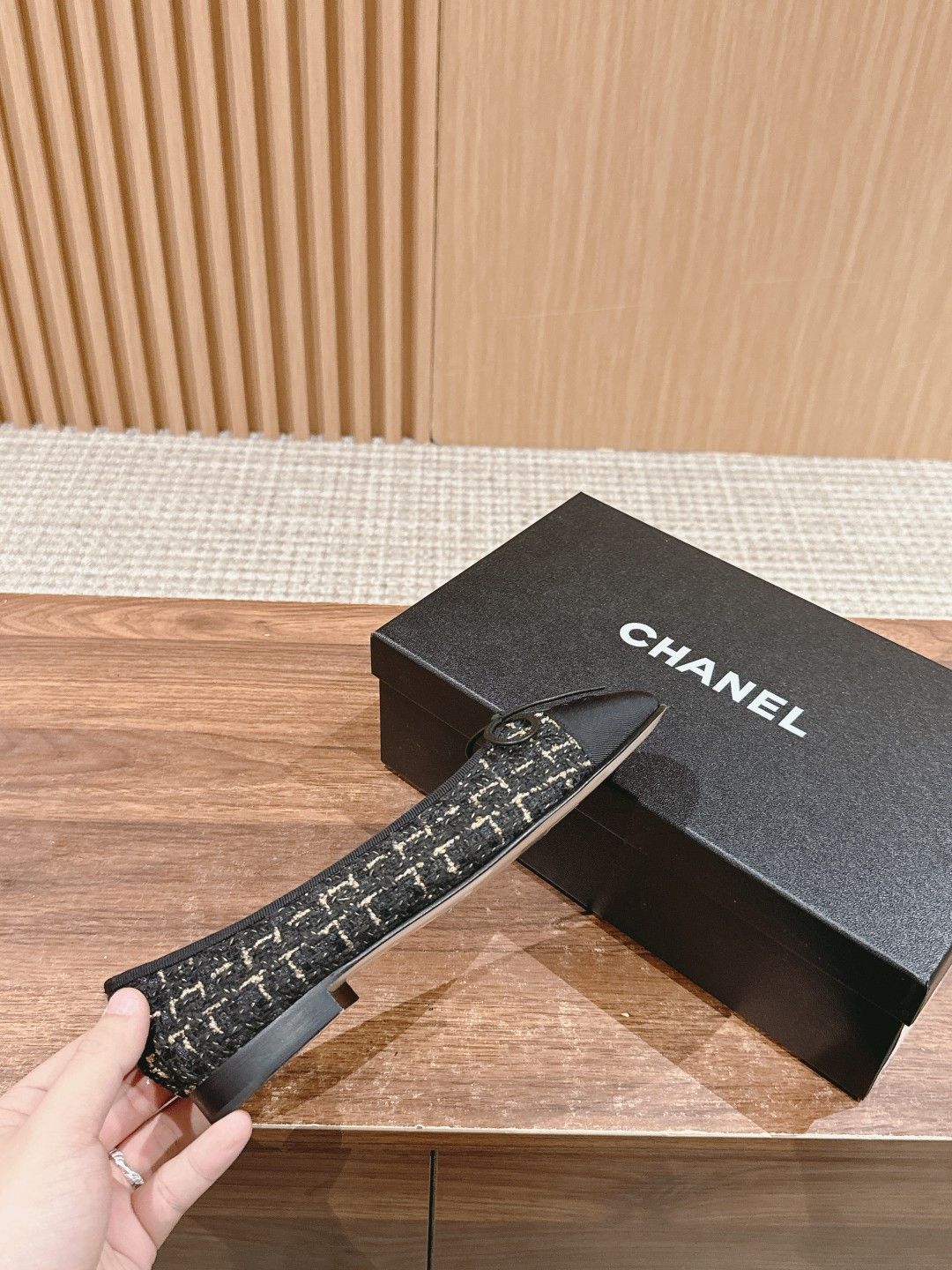 ua Ch*el ballet flats