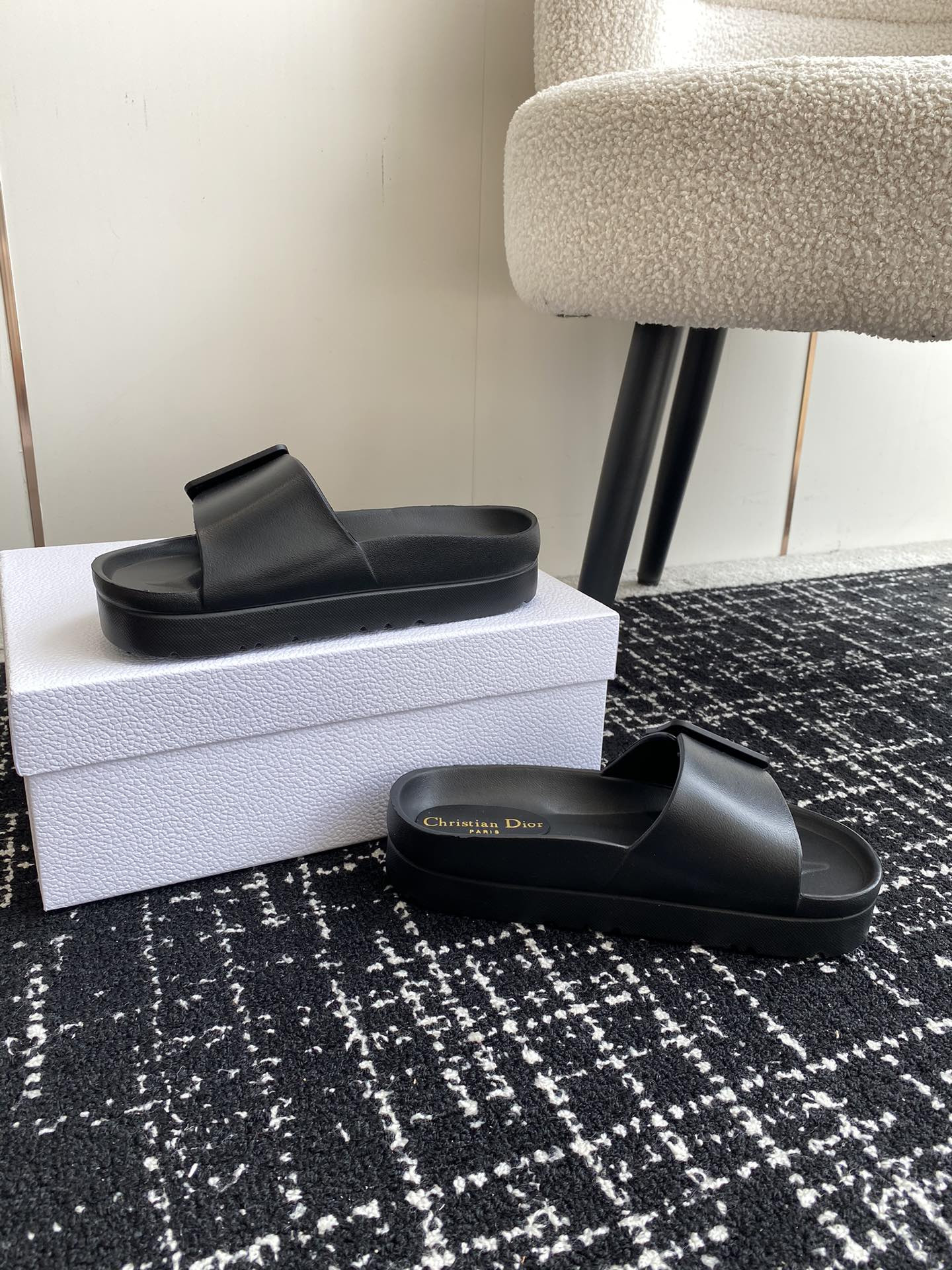 ua D*or slide black