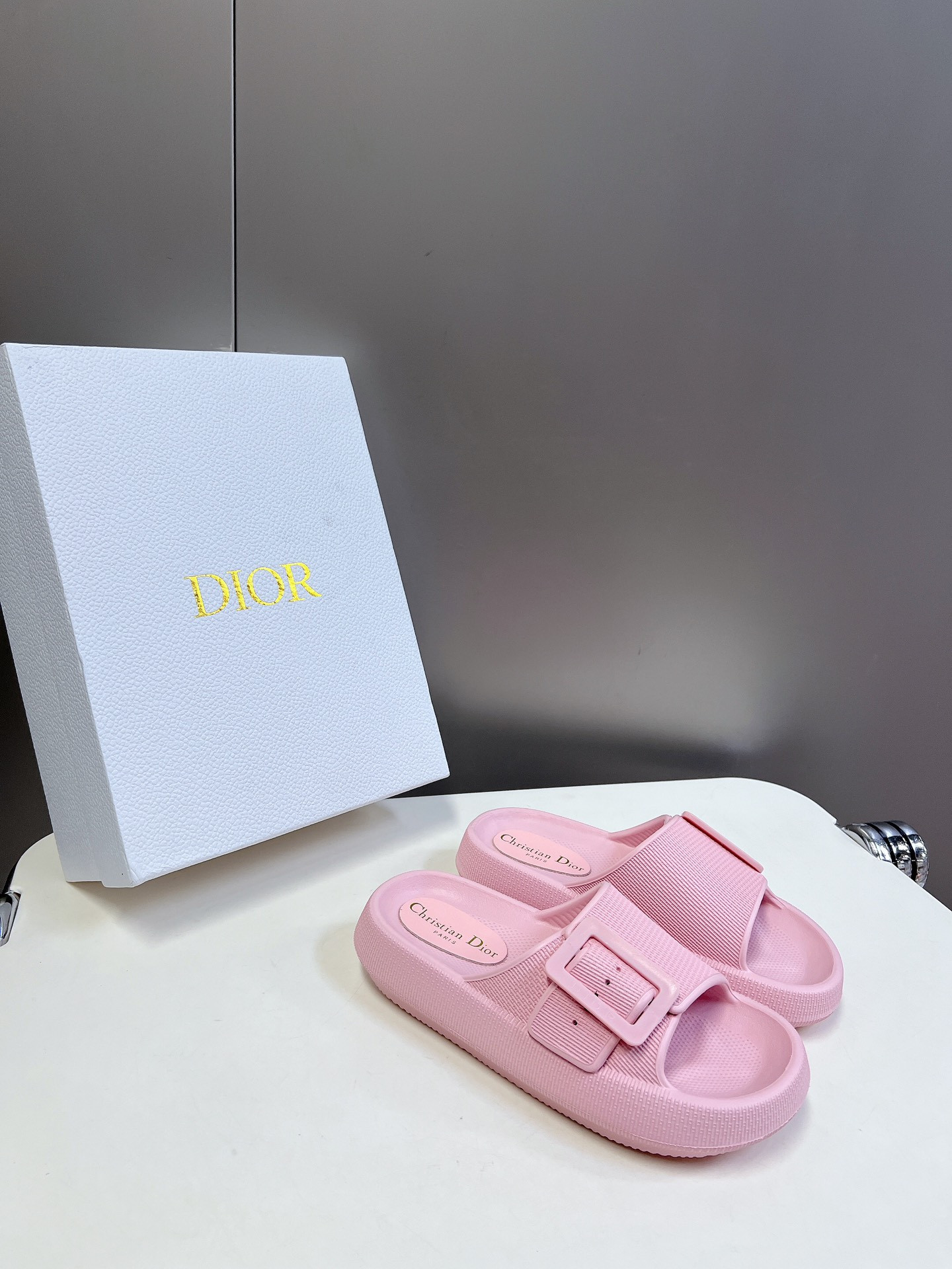ua D*or slide