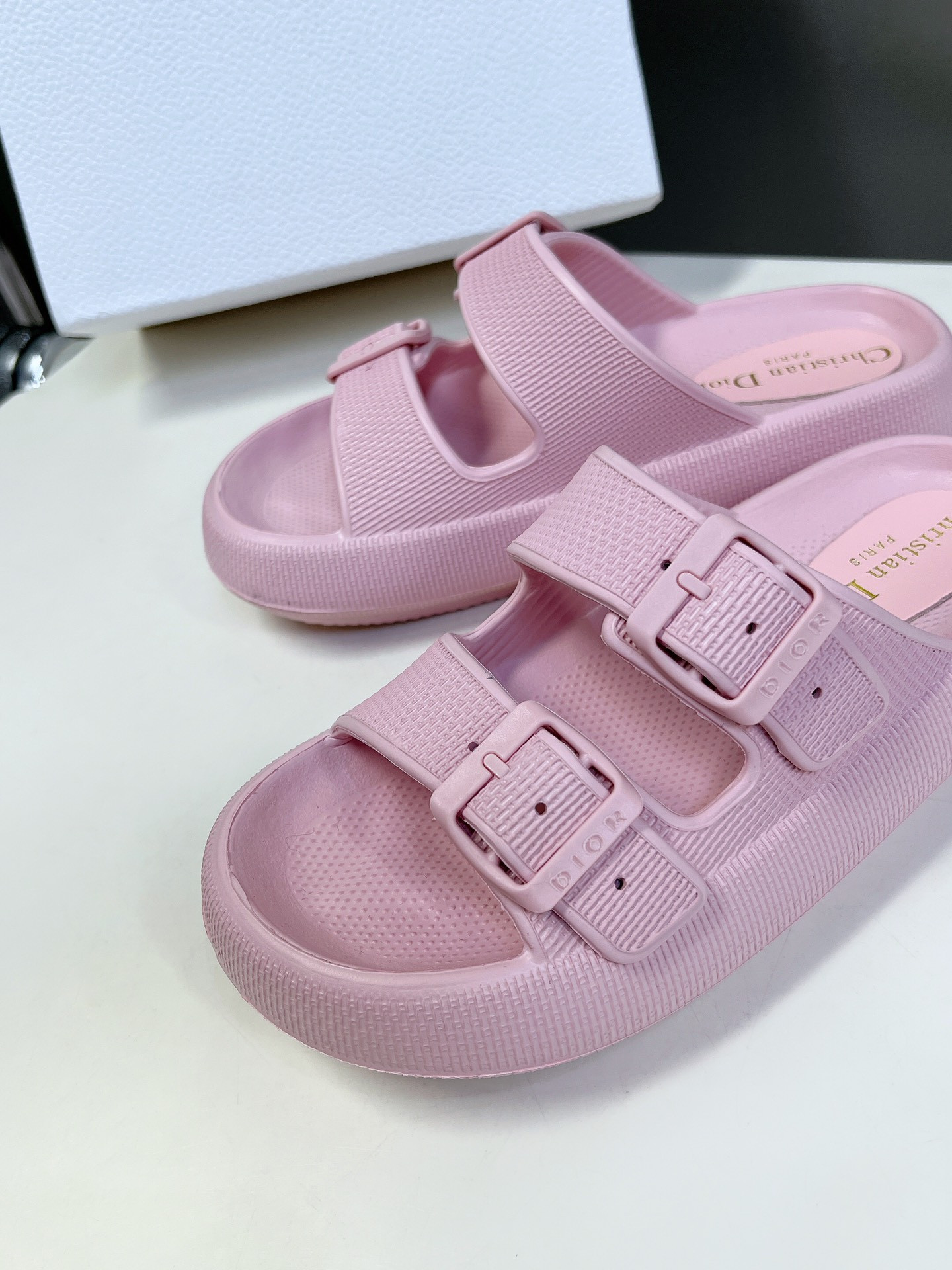 ua D*or slide