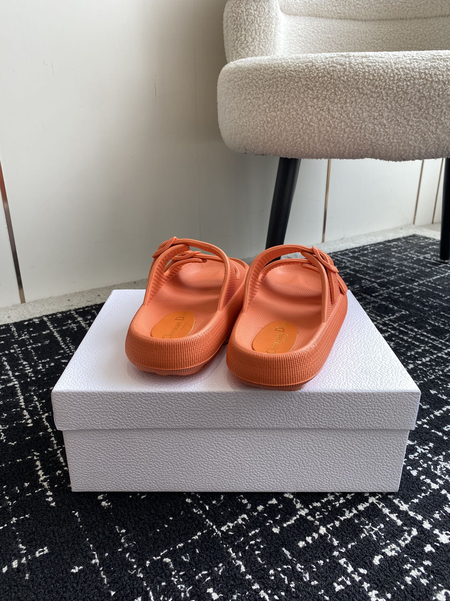 ua D*or slide