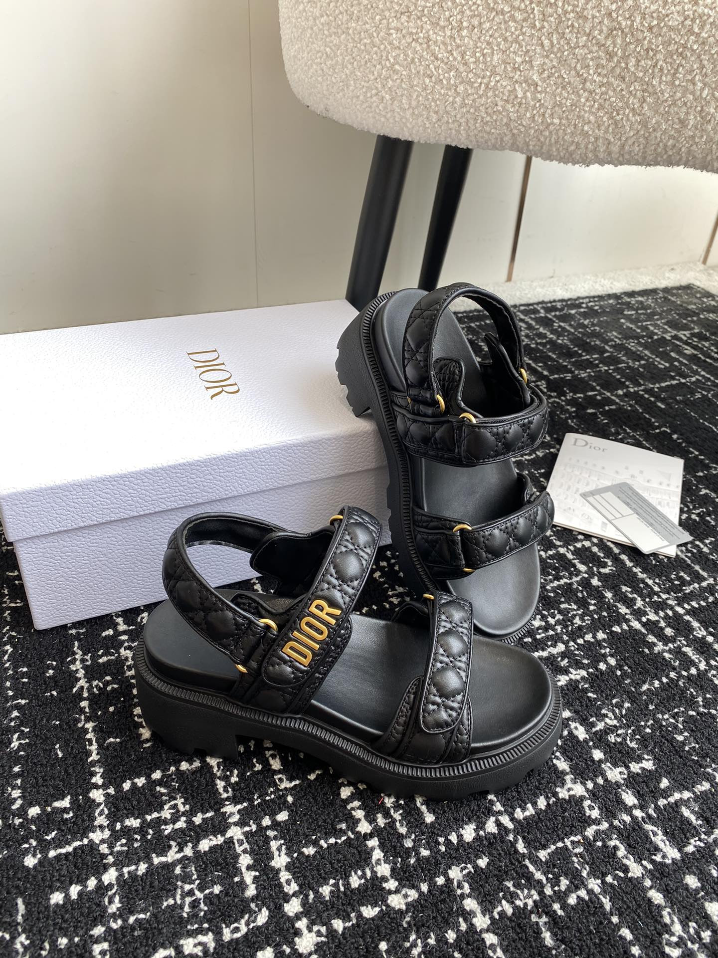 ua D*oract platform sandal
