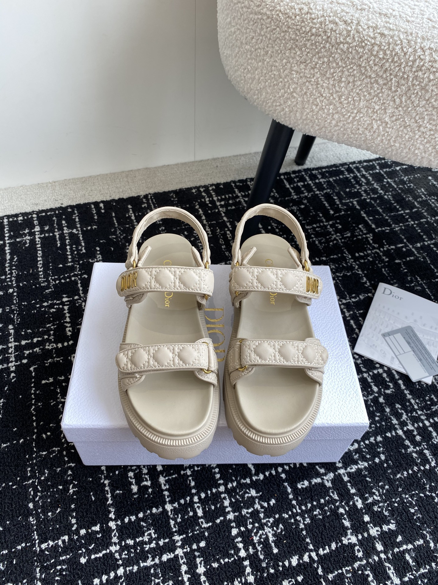 ua D*oract platform sandal