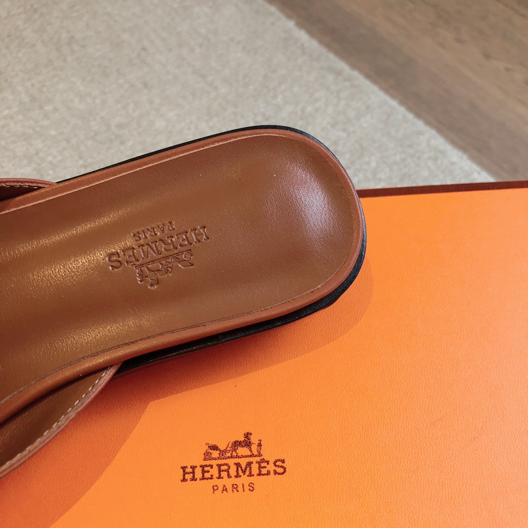 ua H**mes isle sandal