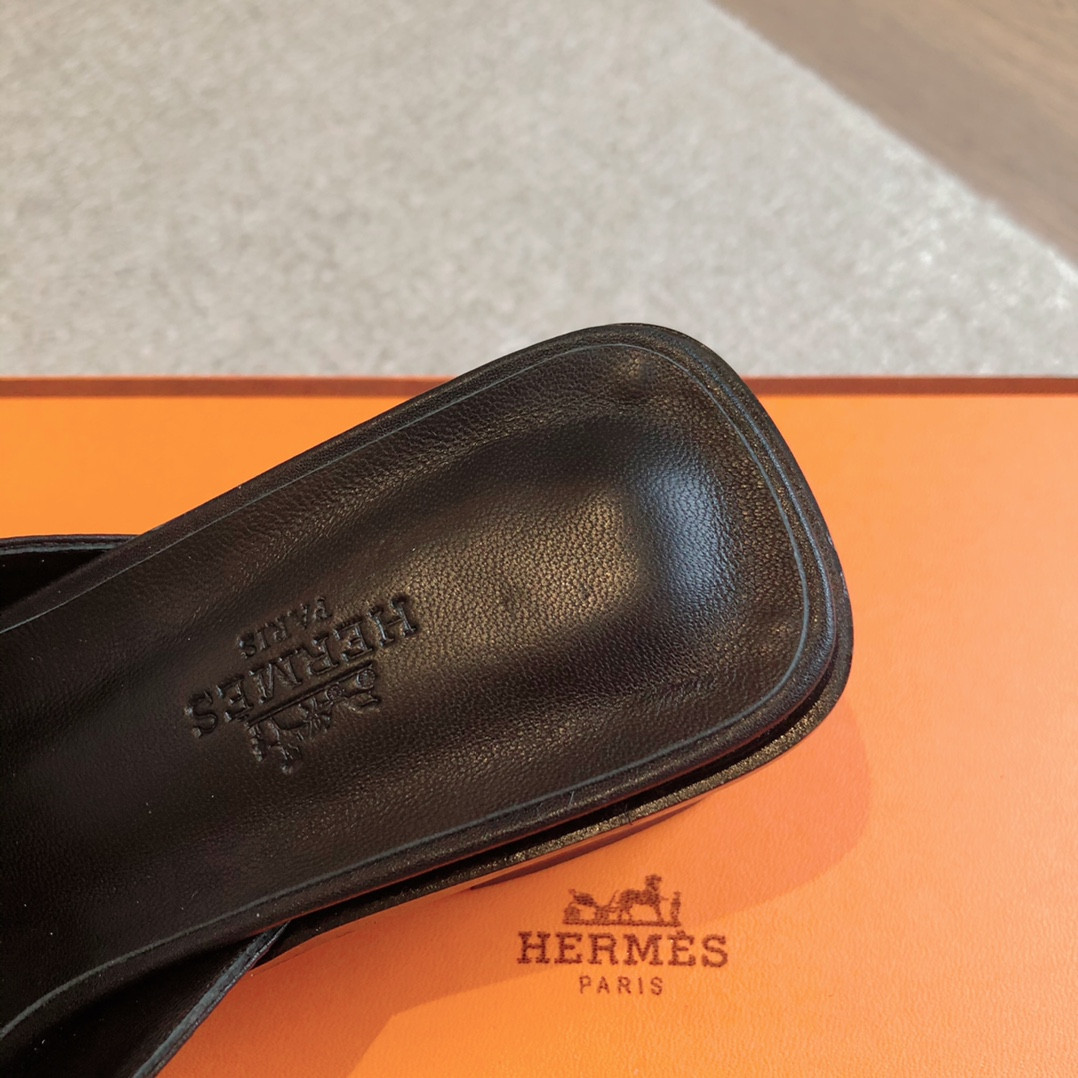ua H**mes isle sandal