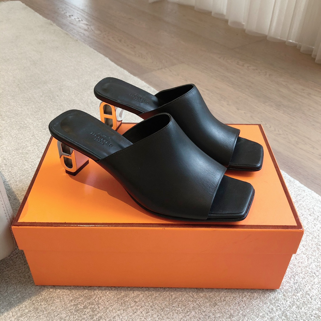 ua H**mes iconique 60 sandal