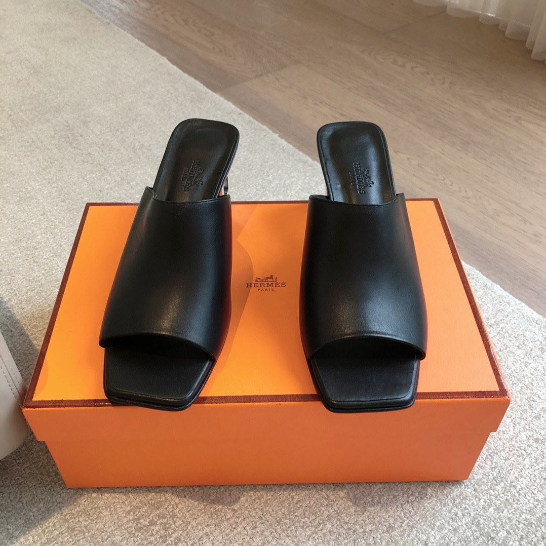 ua H**mes iconique 60 sandal