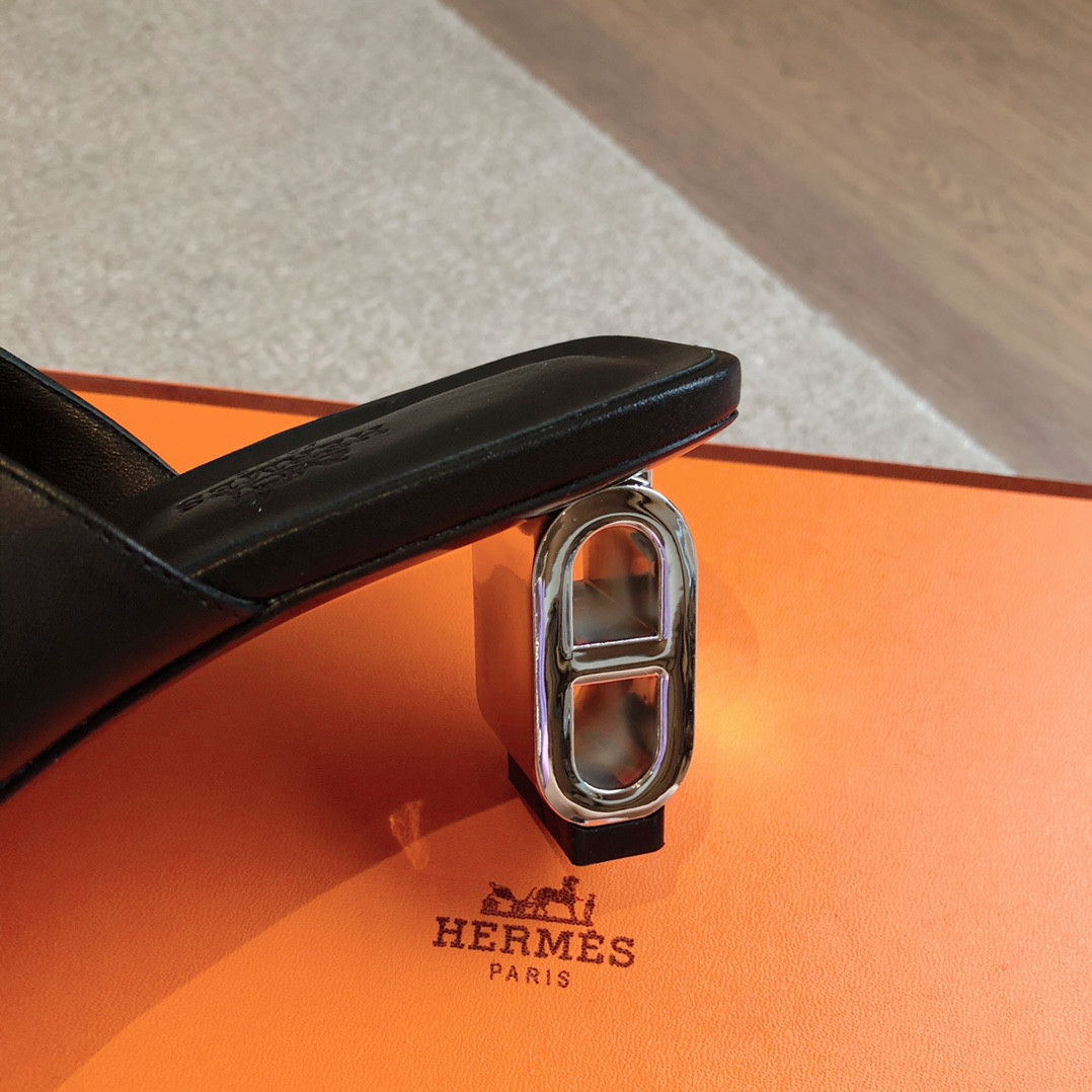 ua H**mes iconique 60 sandal