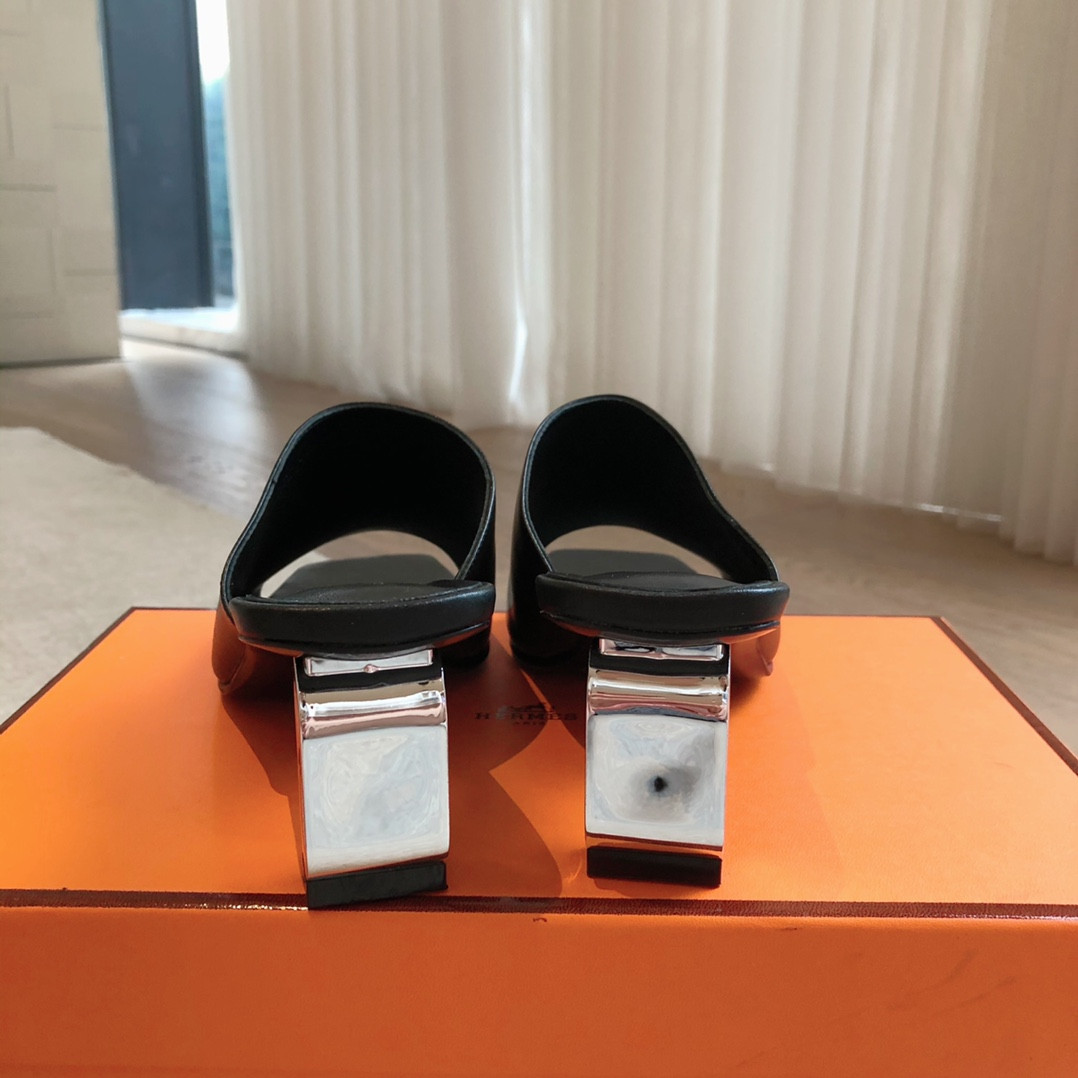 ua H**mes iconique 60 sandal
