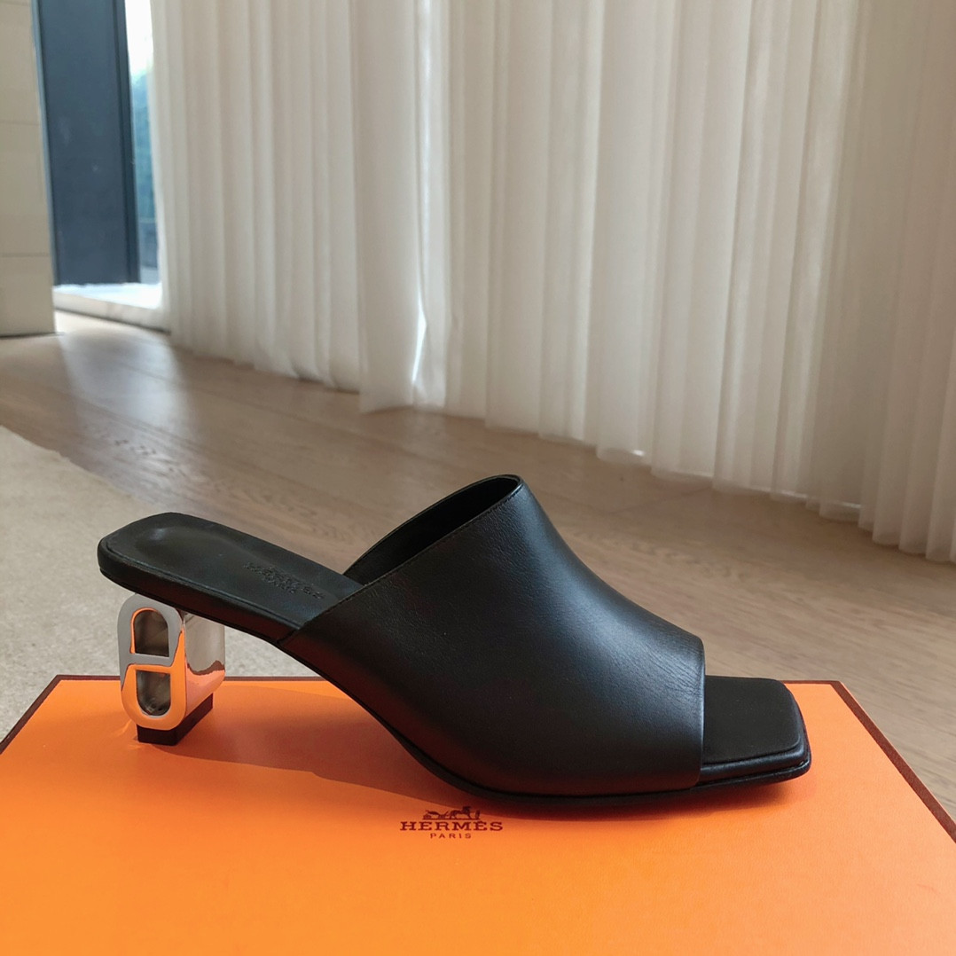ua H**mes iconique 60 sandal