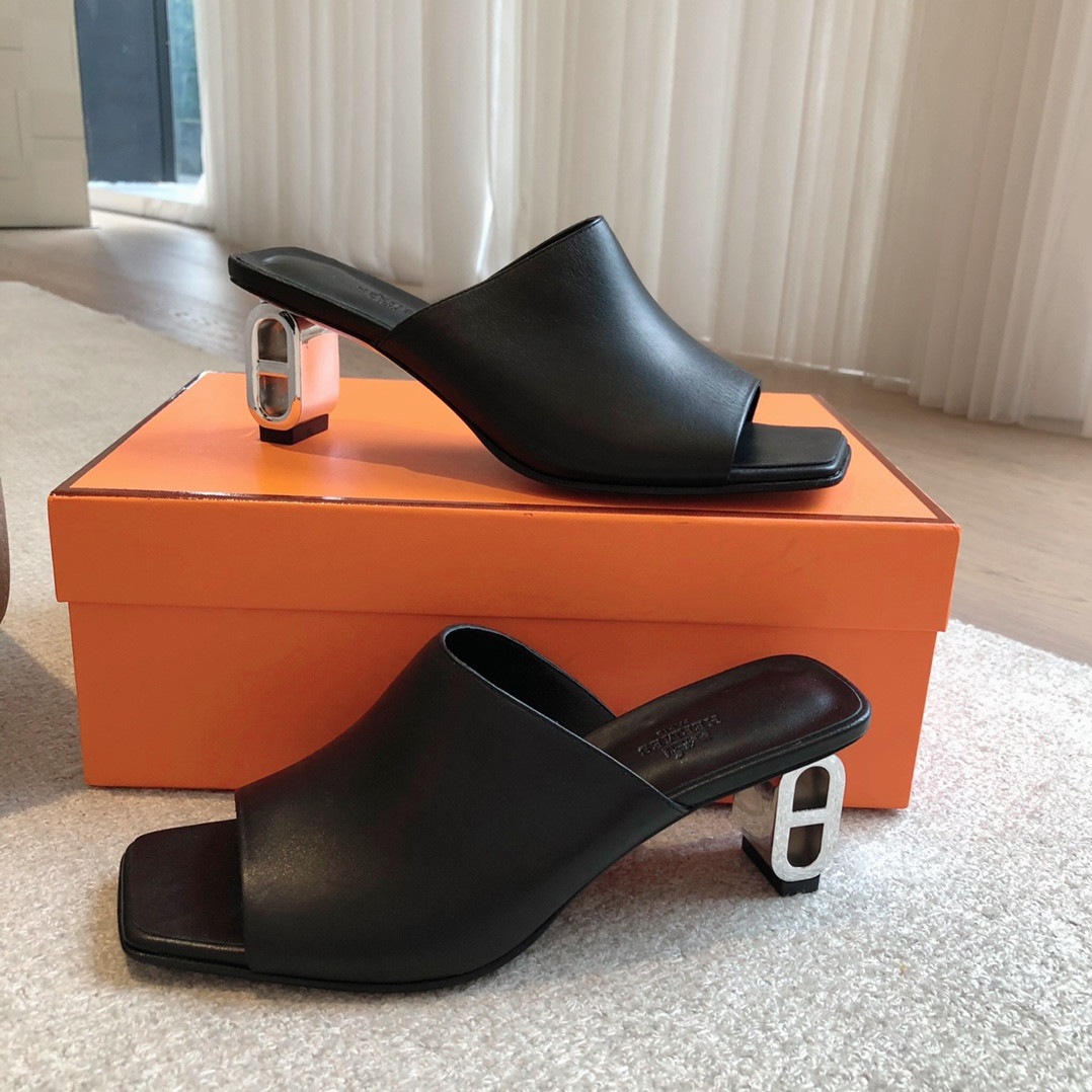 ua H**mes iconique 60 sandal