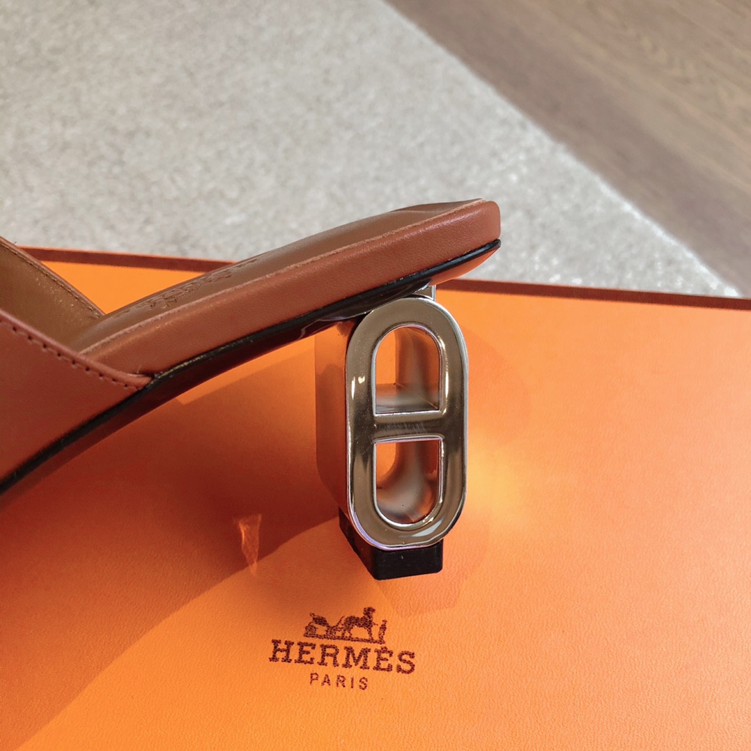 ua H**mes iconique 60 sandal