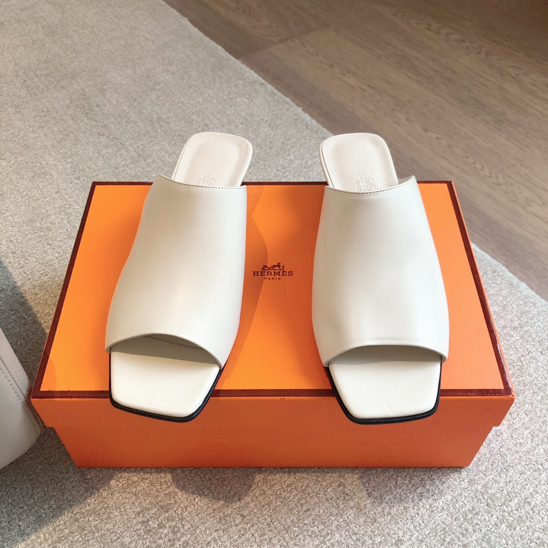 ua H**mes sandal