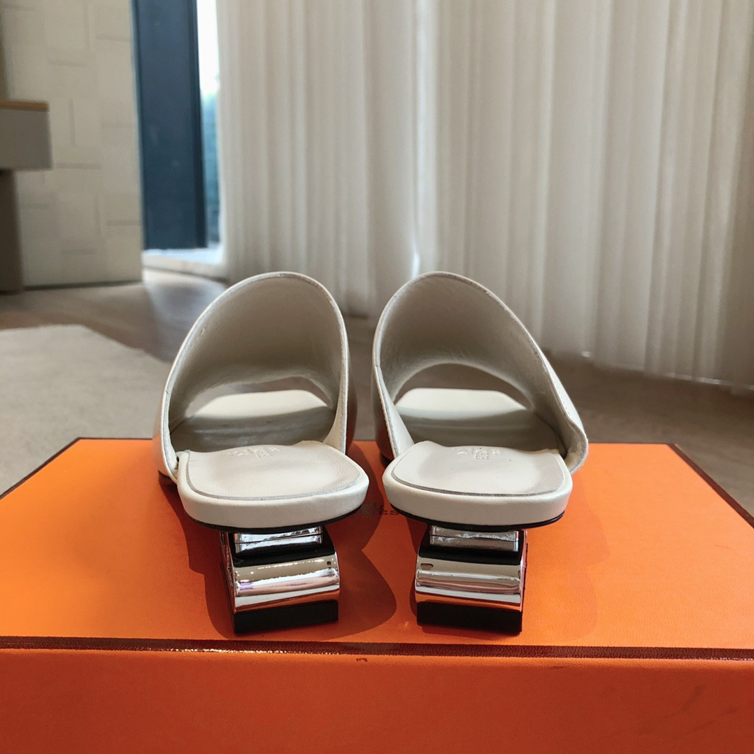 ua H**mes sandal