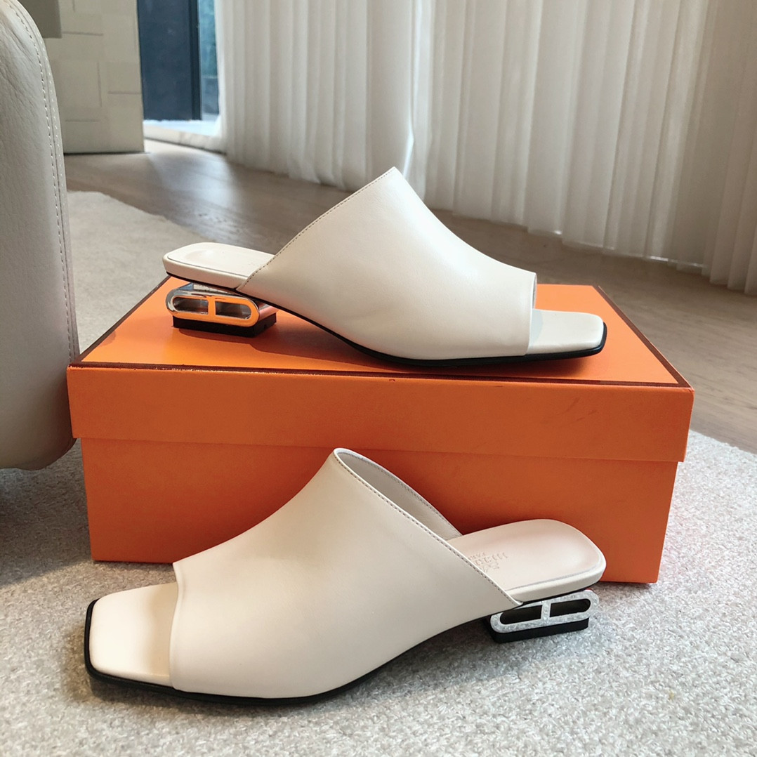 ua H**mes sandal
