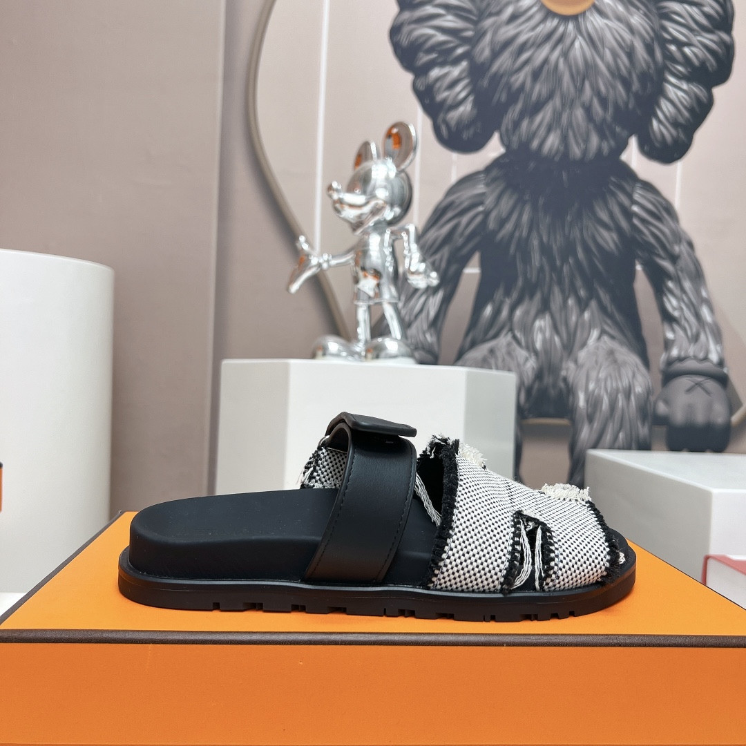 ua H**mes chypre sandal
