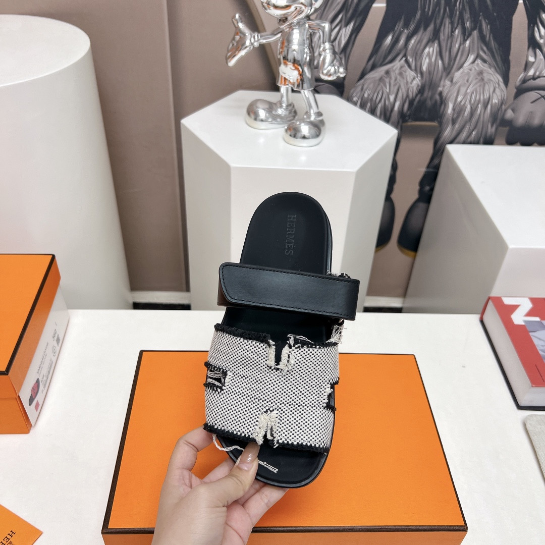 ua H**mes chypre sandal