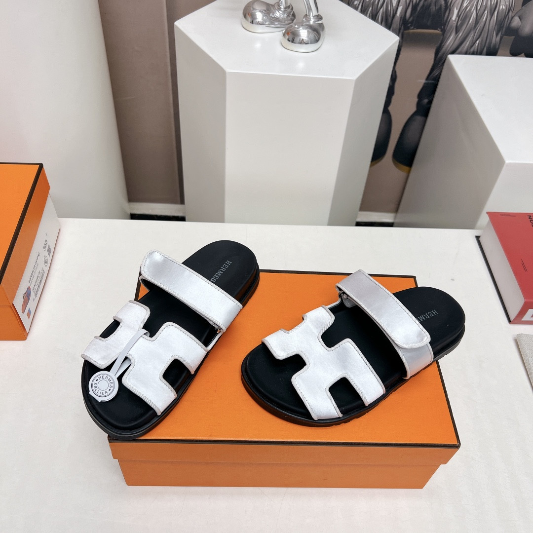 ua H**mes chypre sandal