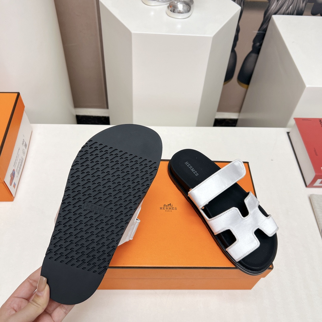 ua H**mes chypre sandal