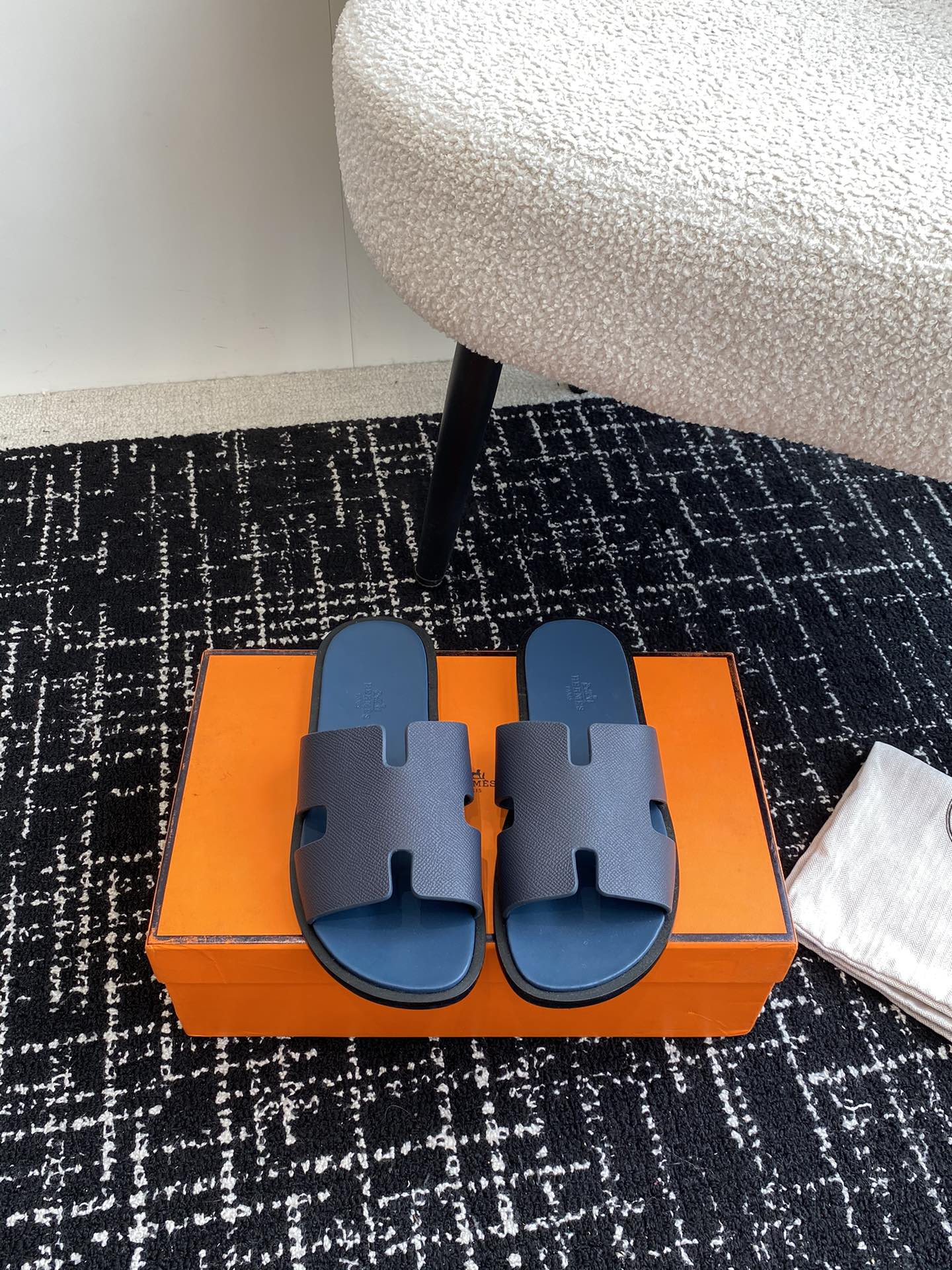 ua H**mes izmir sandal