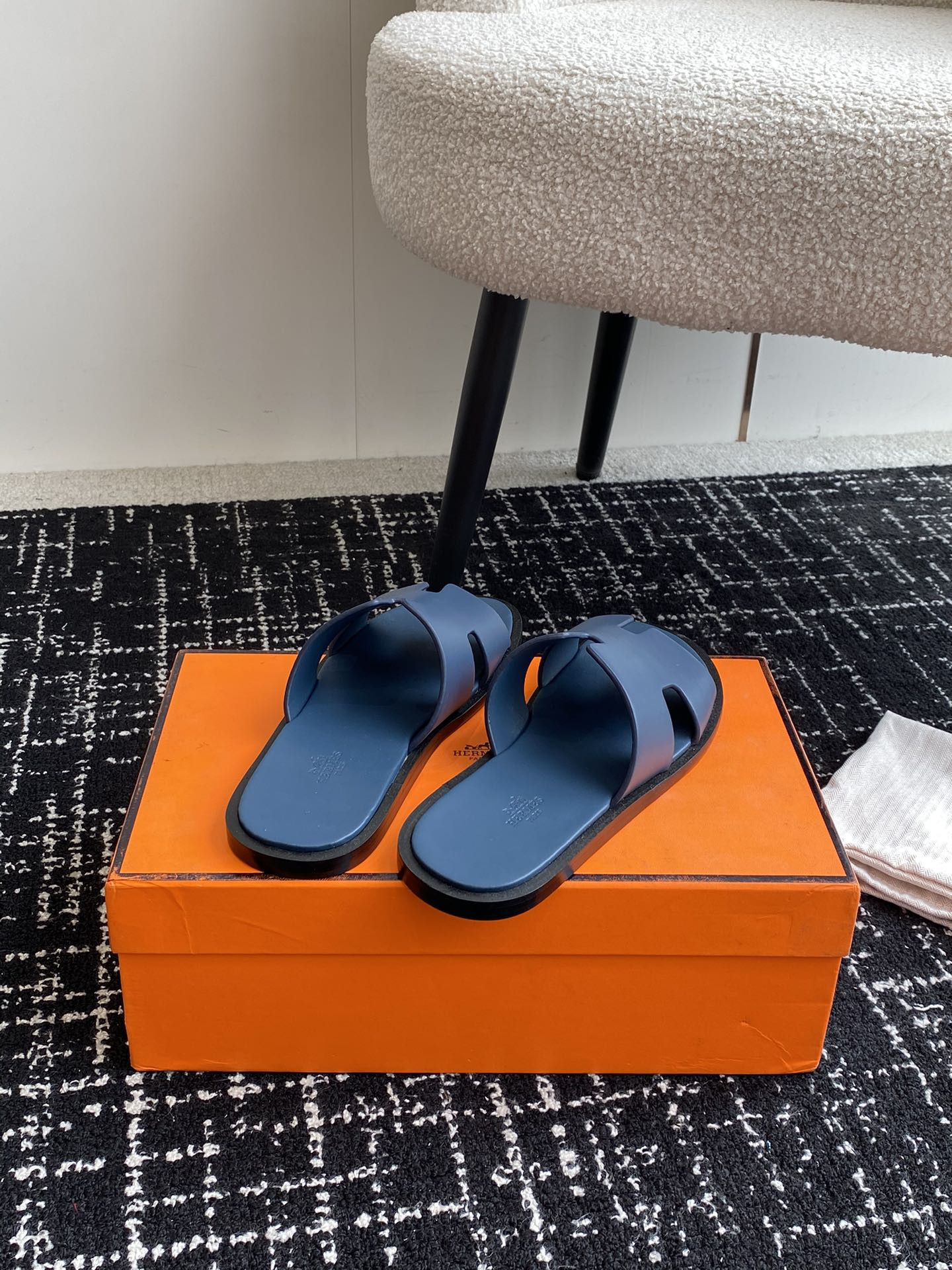 ua H**mes izmir sandal