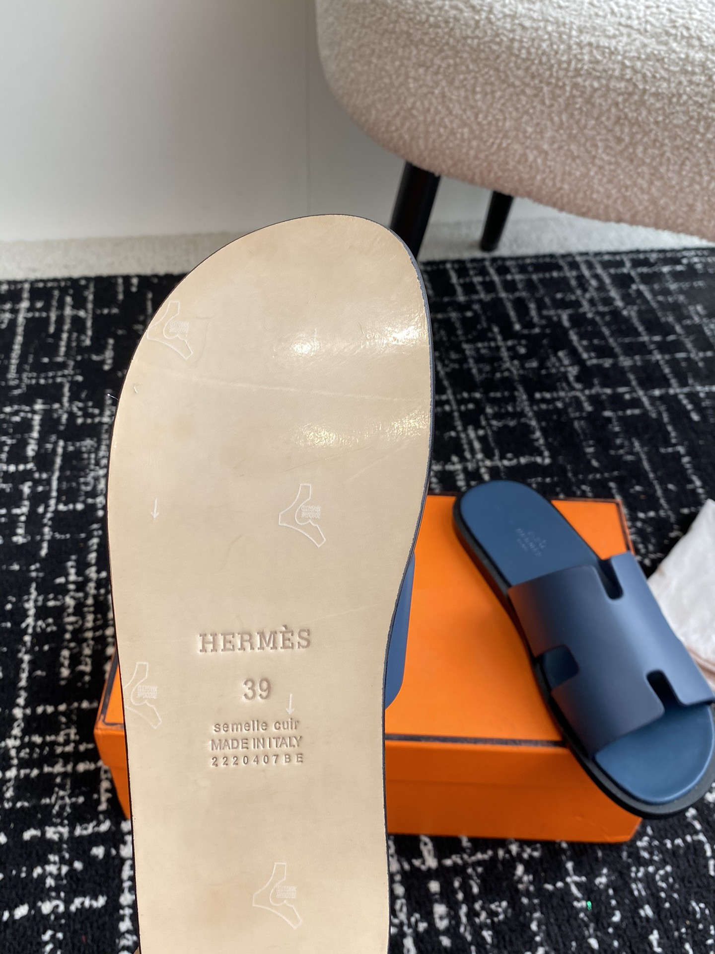 ua H**mes izmir sandal