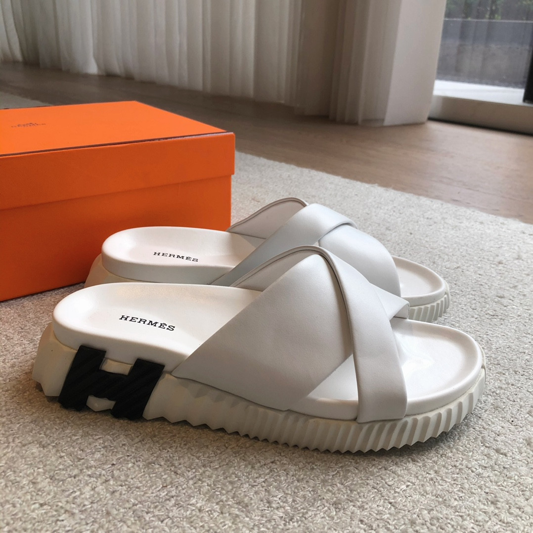 ua H**mes infra sandal