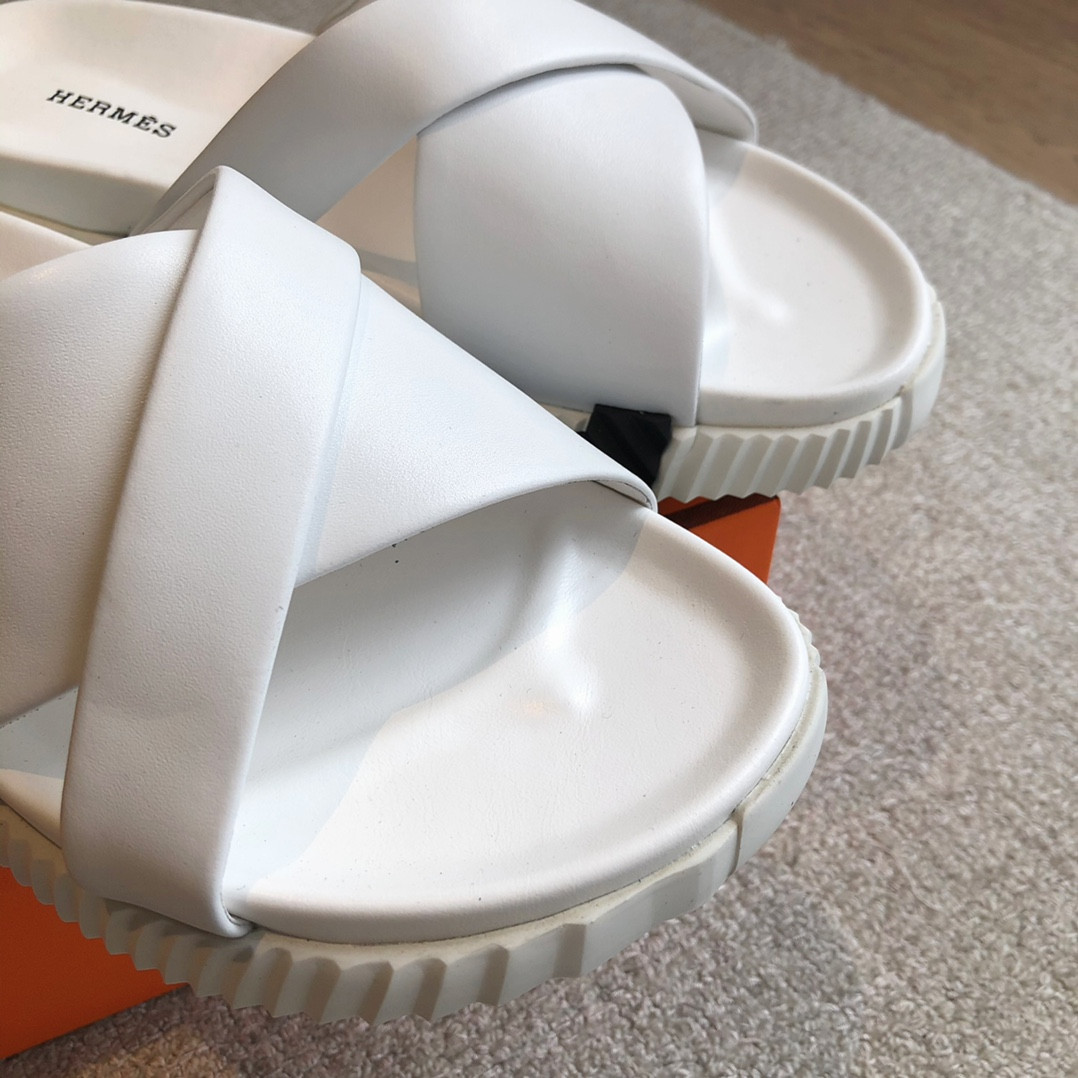 ua H**mes infra sandal