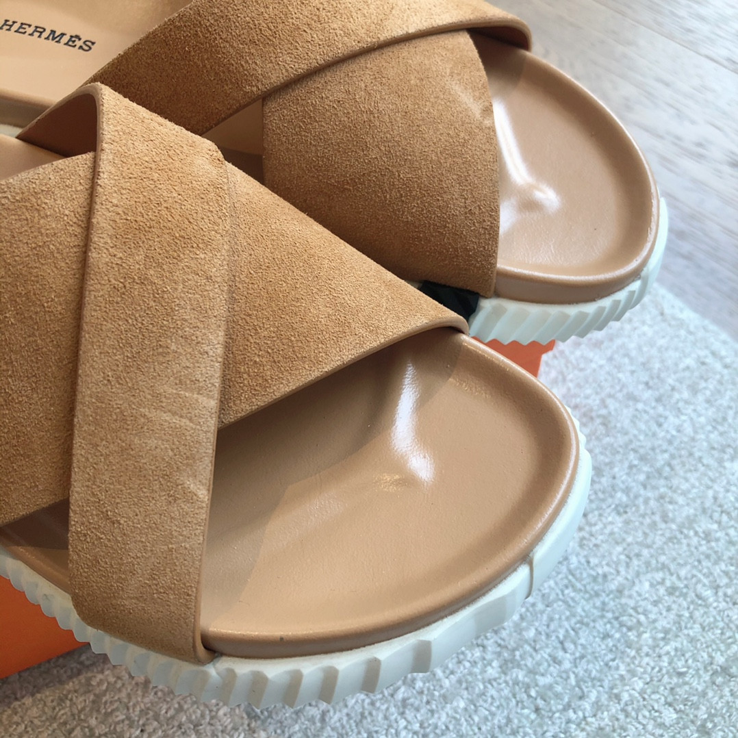 ua H**mes infra sandal