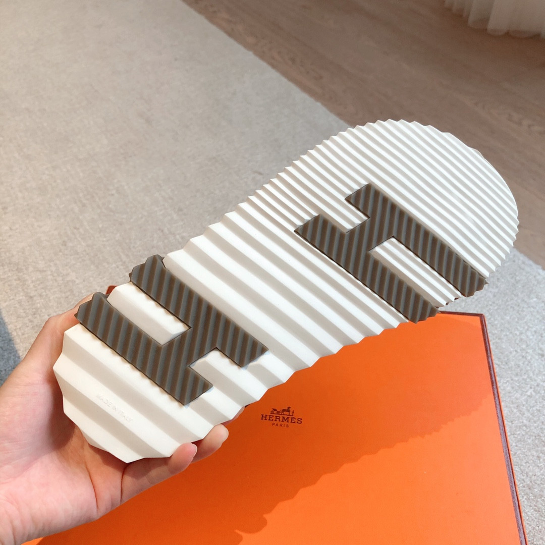 ua H**mes electric sandal