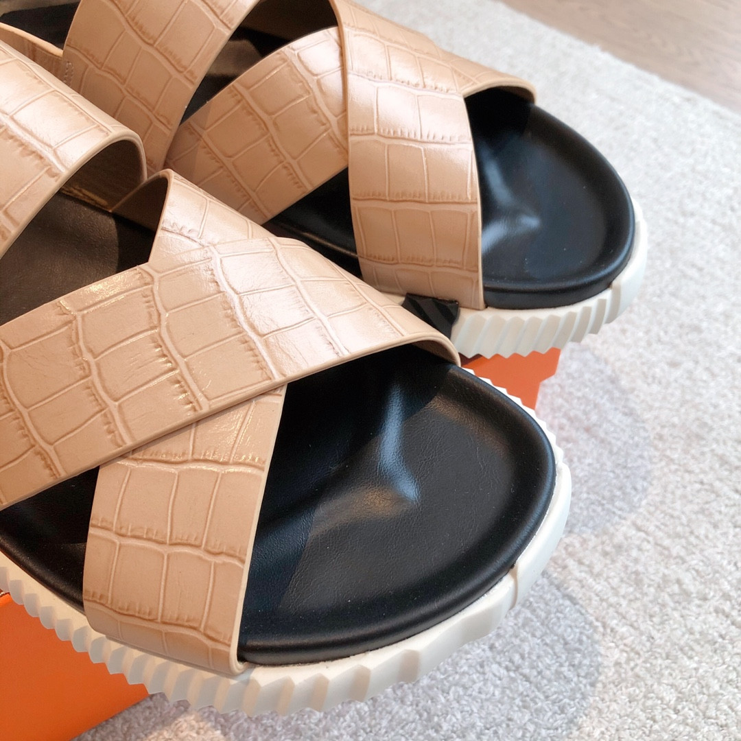 ua H**mes electric sandal