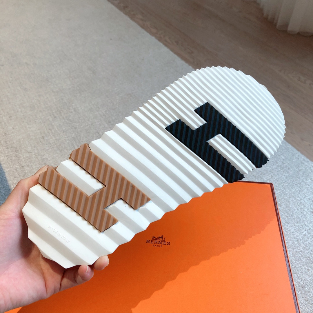 ua H**mes electric sandal