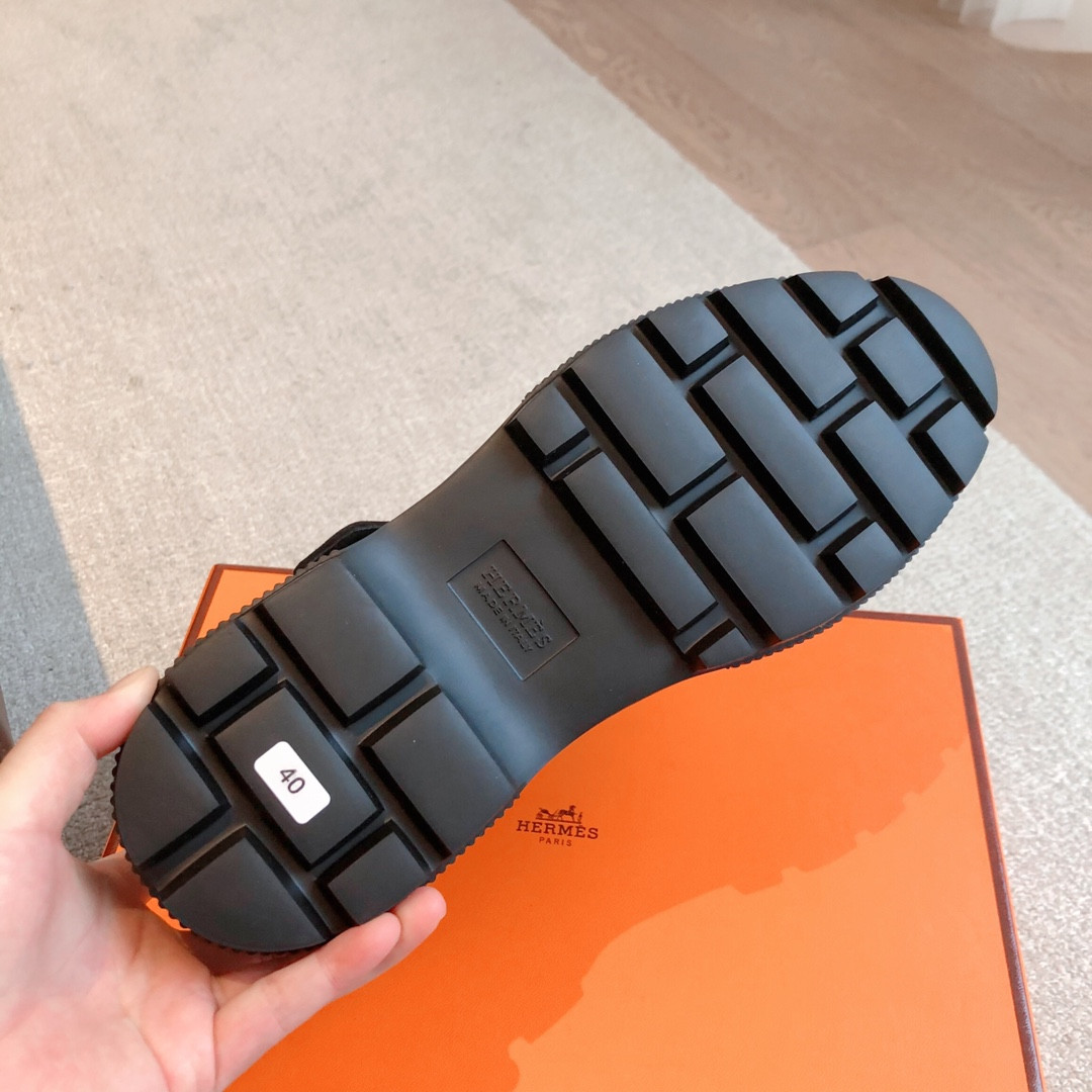 ua H**mes item sandal