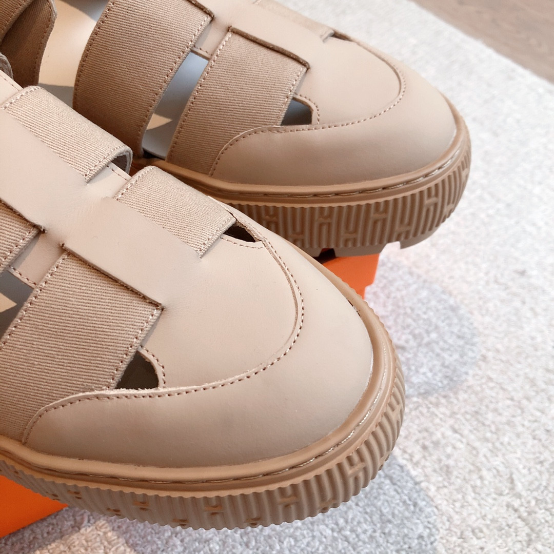 ua H**mes item sandal