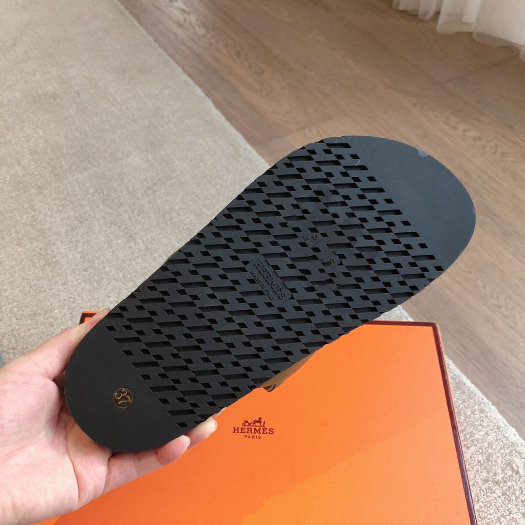 ua H**mes extra sandal