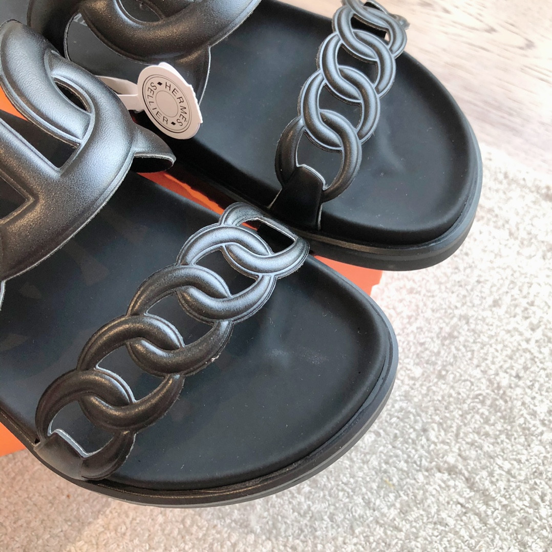 ua H**mes extra sandal