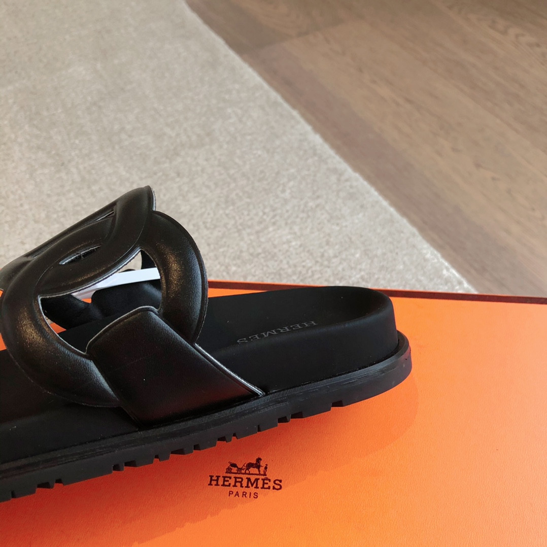 ua H**mes extra sandal