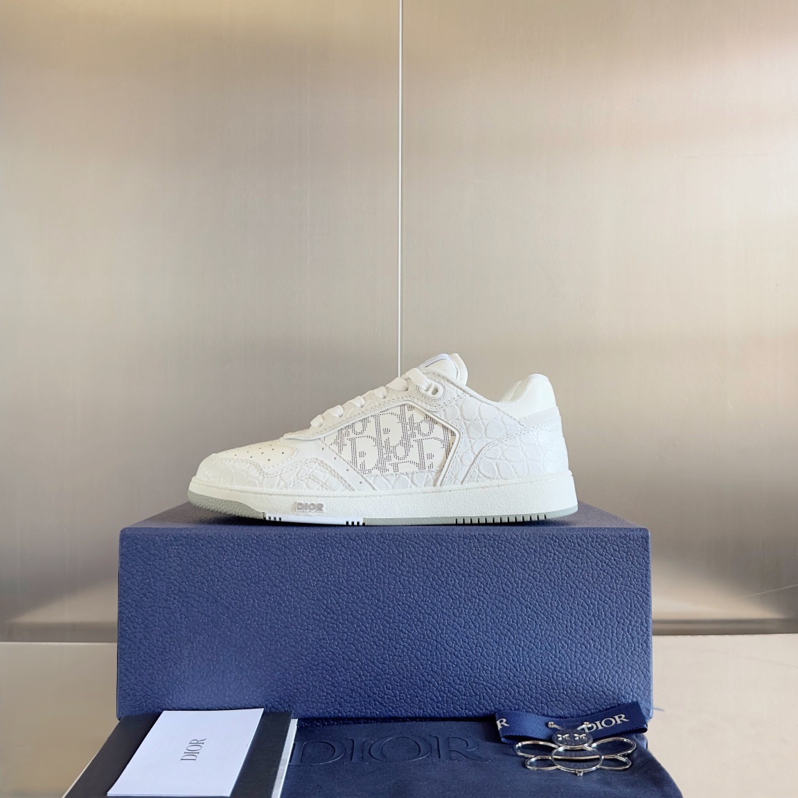 ua D*or b27 sneaker