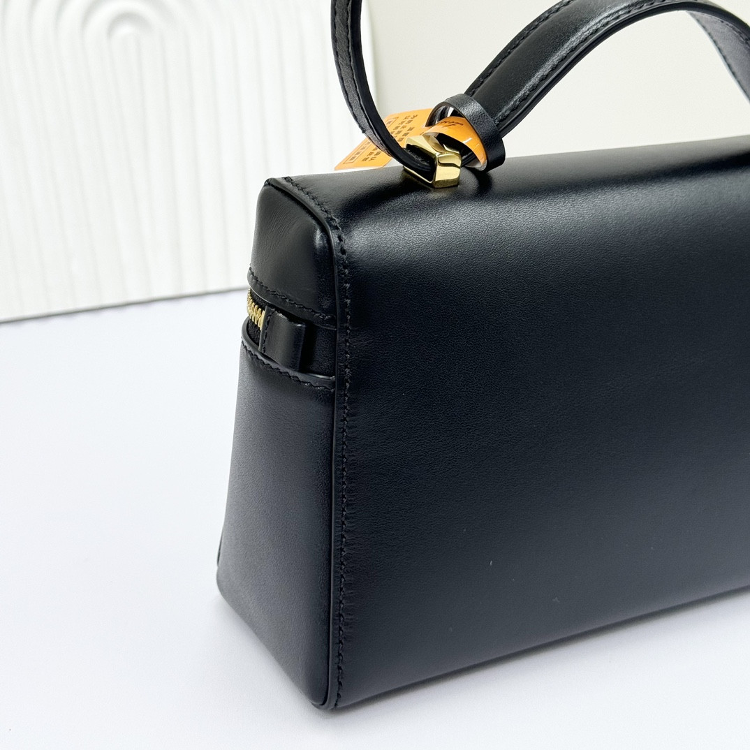 L**o p*ana extra pocket l23 smooth calfskin 23 x 12 x 7 cm