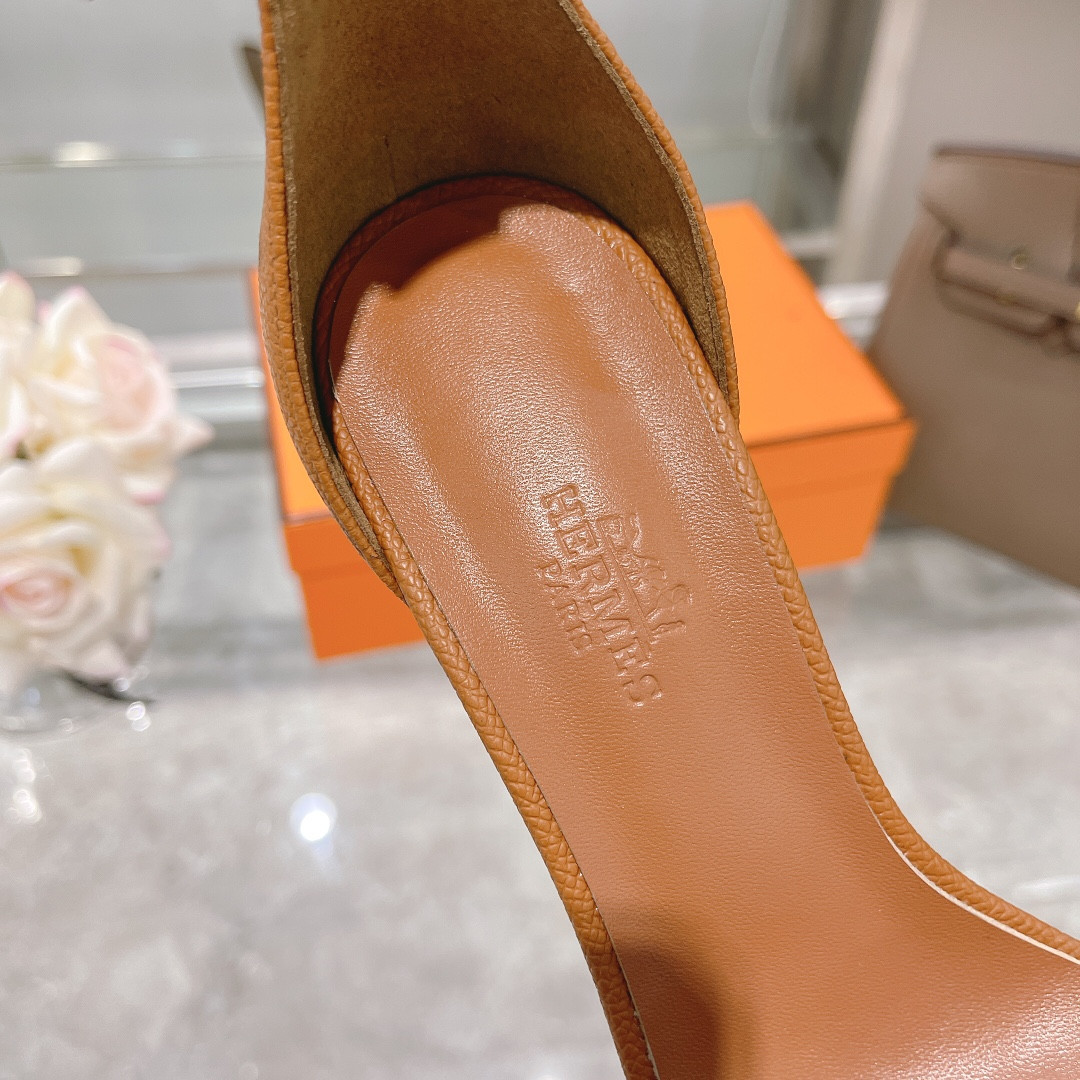 ua H**mes heeled sandal