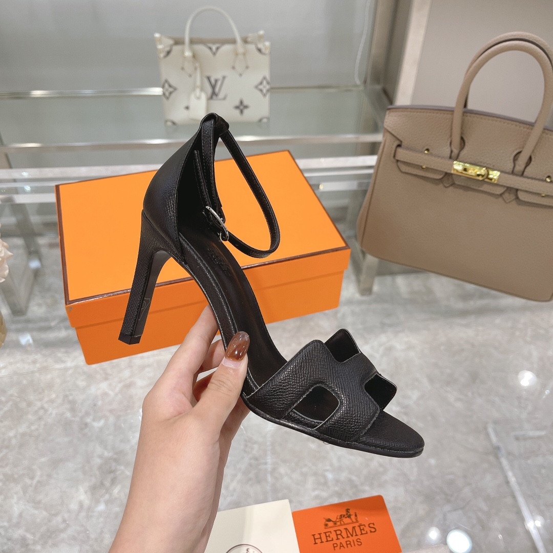 ua H**mes heeled sandal
