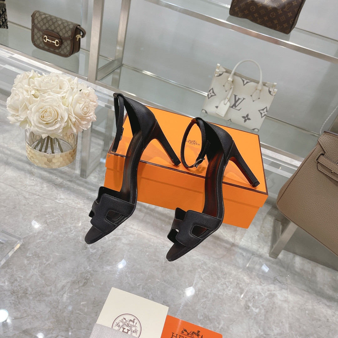 ua H**mes heeled sandal